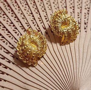 Unique Vintage Gold Shell Earrings